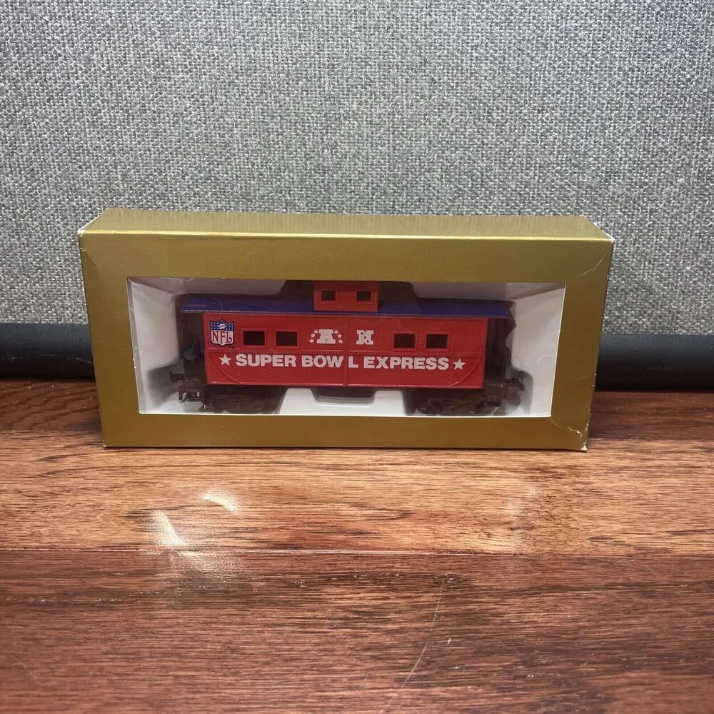 Ho scale Mantua Super Bowl Express Red Caboose Train NIB